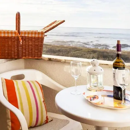 別荘 Charming House With Balcony And Sea View In