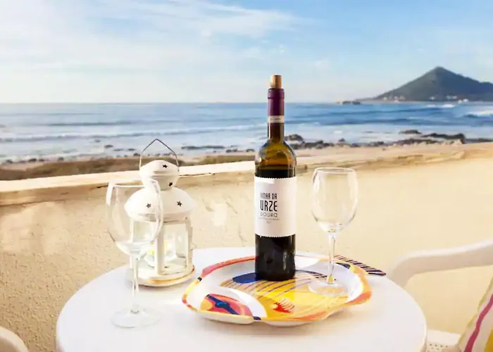 Charming House With Balcony And Sea View In * 몰레도